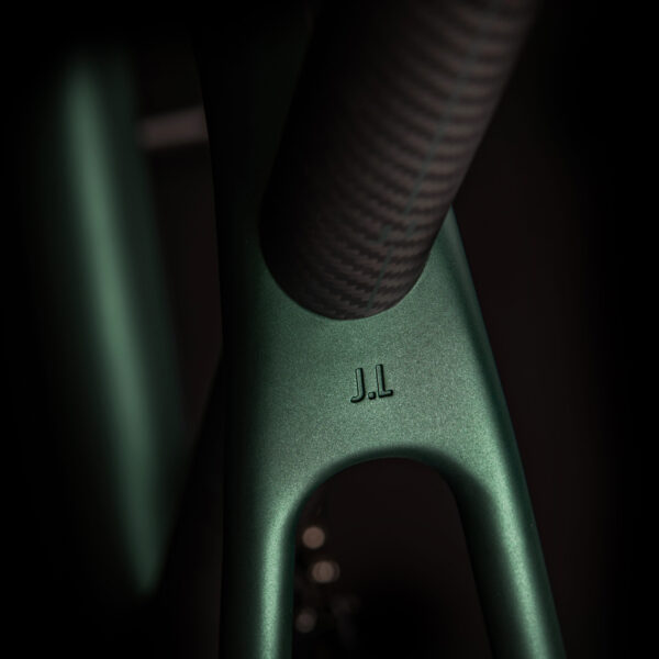 J.Laverack AM64 Carbon Black Marble wheels 17 2