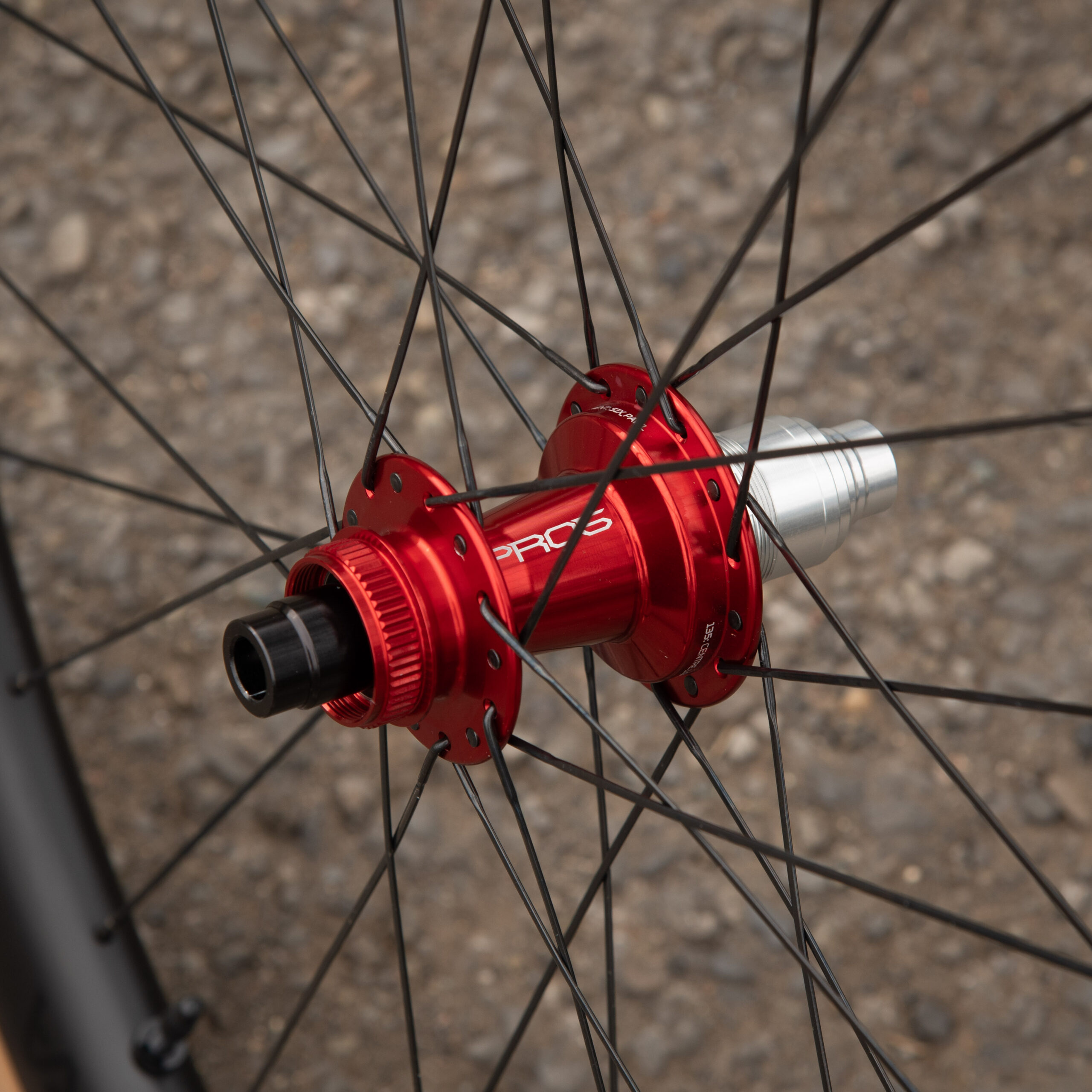 ÆRA-GR-45-Carbon-Red-Hope-04 ÆRA-GR-45-Carbon-Red-Hope-04