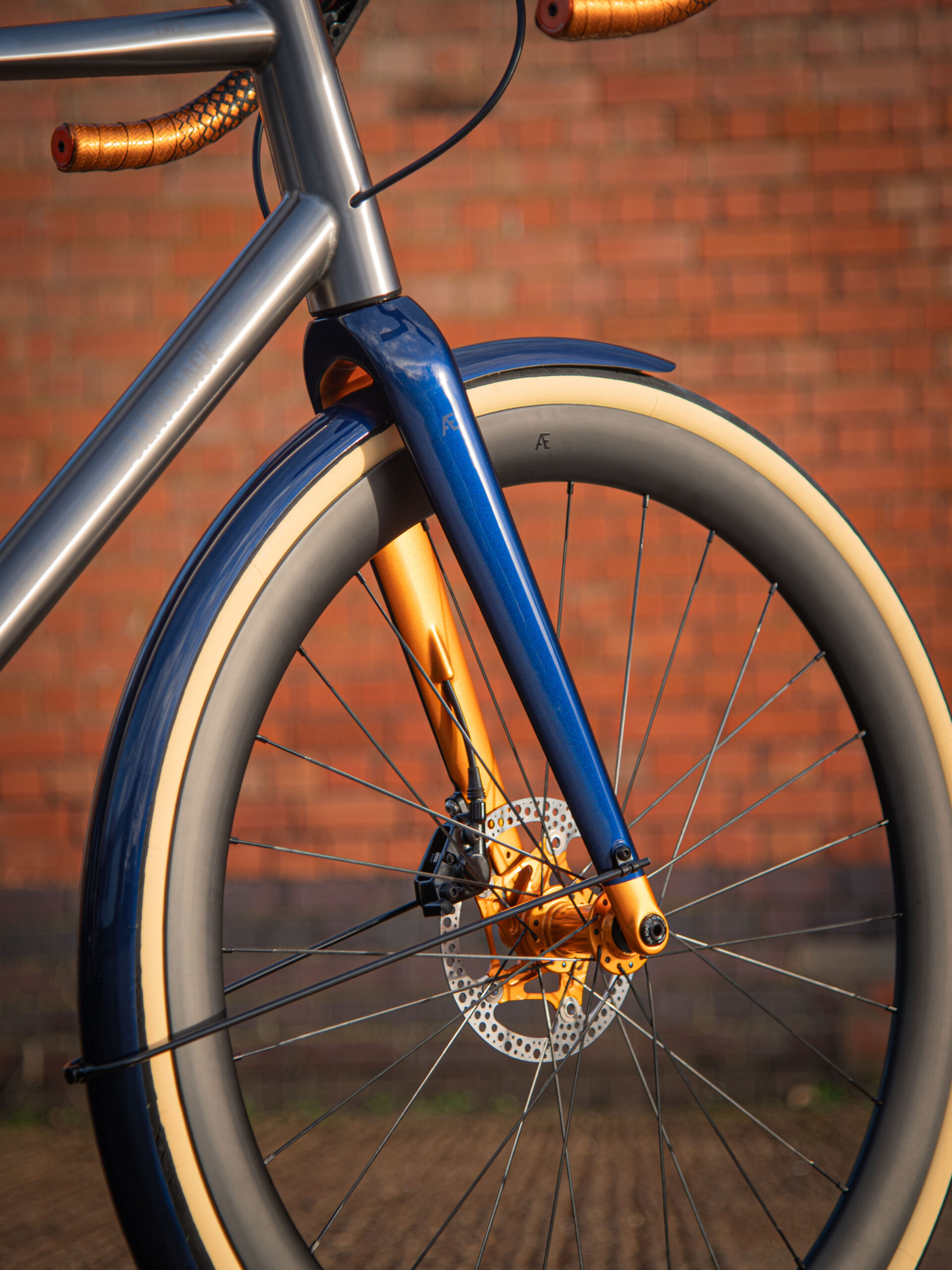 JACK-UDH-SRAM-Force-Painted-Orange-Blue-Web-Res-03