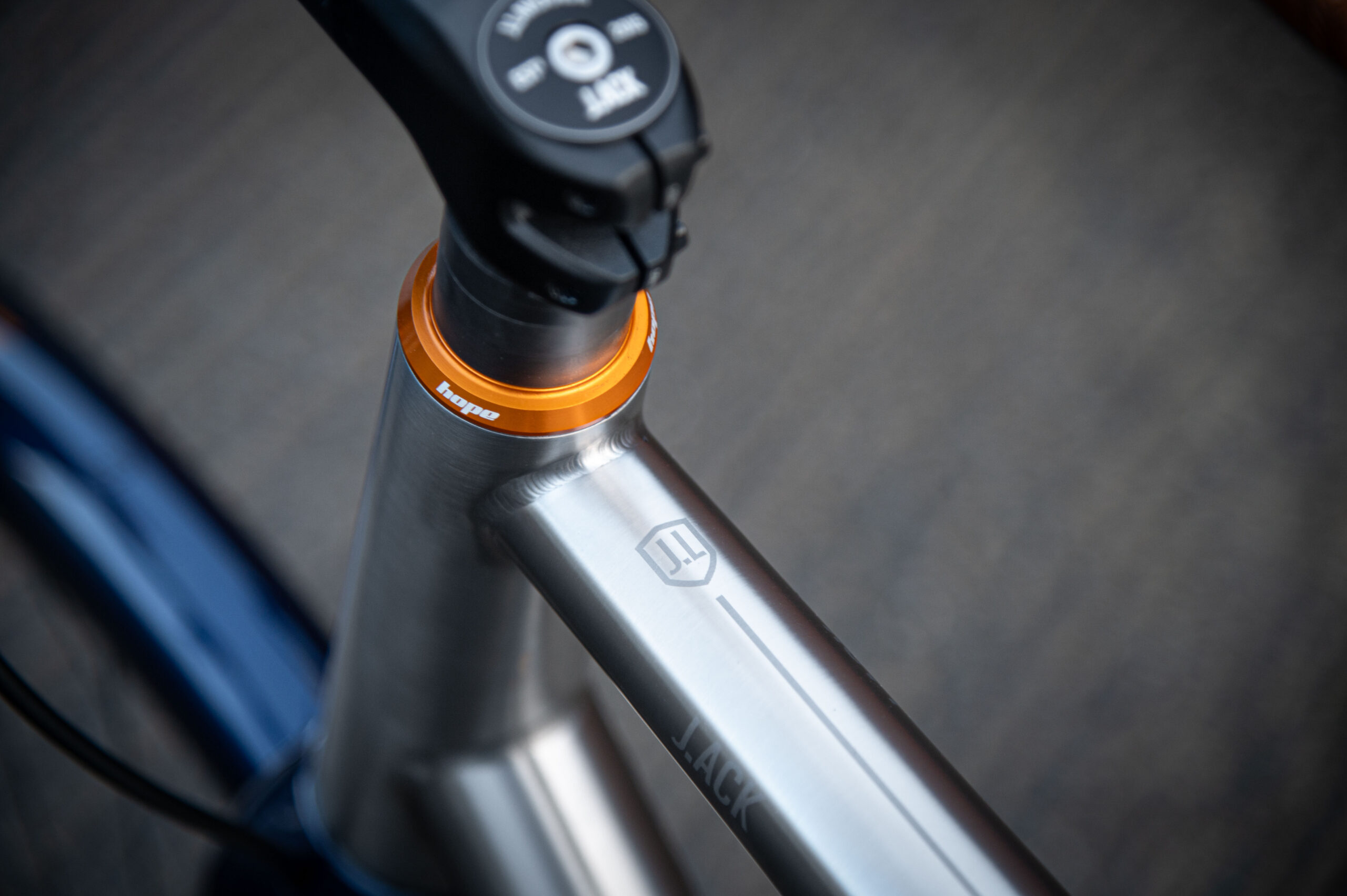 JACK-UDH-SRAM-Force-Painted-Orange-Blue-Web-Res-07